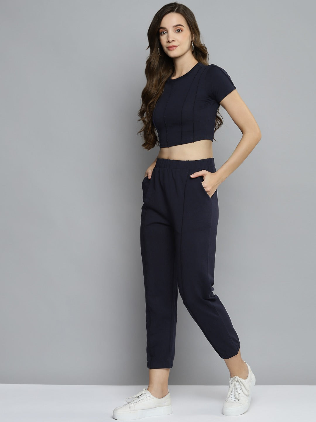 Women Cropped T-shirt with Joggers