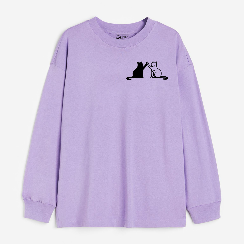 "Cats High Five - Cozy Delight: Winter Bliss Unisex Oversized Sweatshirt (400 GSM)"
